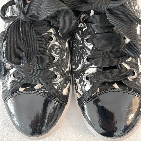 Brighton Black & Cream "Sketch" Floral Lace Sneakers with Patent Leather EUC - Picture 10 of 10